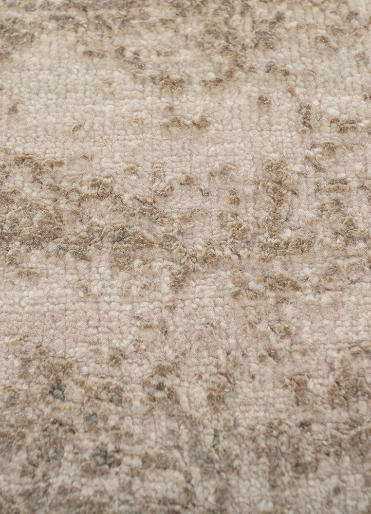 entropy ivory wool and silk hand knotted Rug - CloseUp