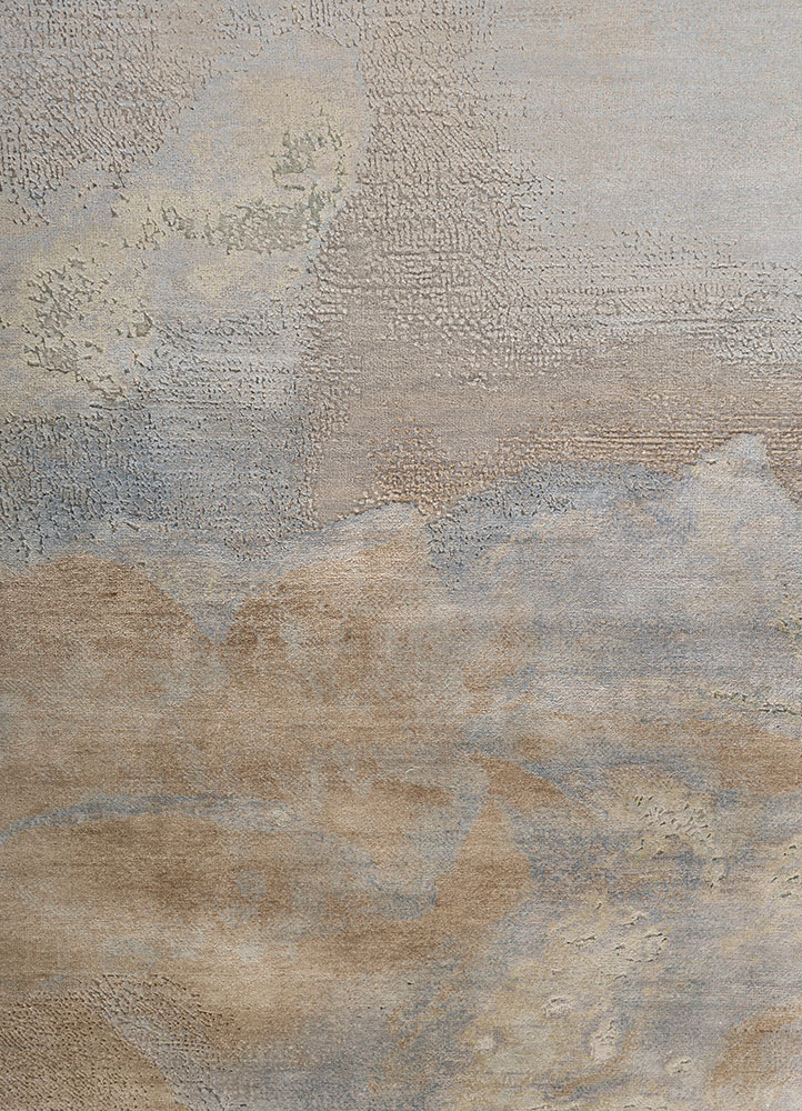 aprezo ivory wool and silk hand knotted Rug - CloseUp