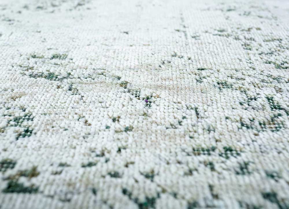 far east ivory wool and silk hand knotted Rug - CloseUp