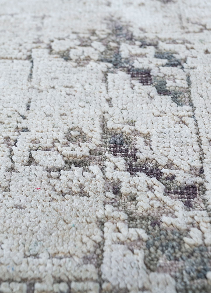 far east ivory wool and silk hand knotted Rug - CloseUp
