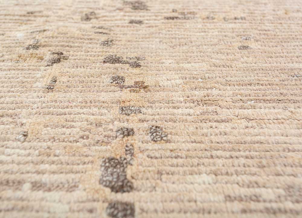 entropy ivory wool and silk hand knotted Rug - CloseUp