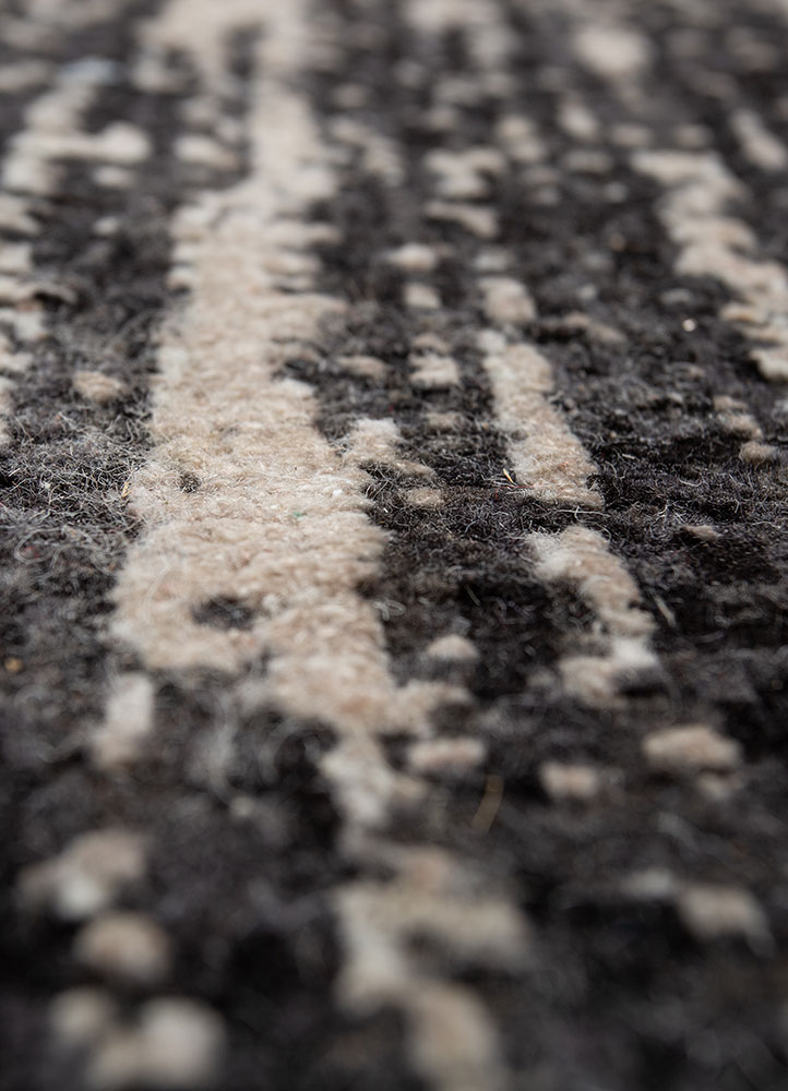entropy ivory wool and silk hand knotted Rug - CloseUp