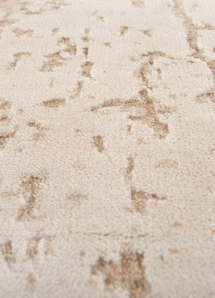 entropy ivory wool and silk hand knotted Rug - CloseUp