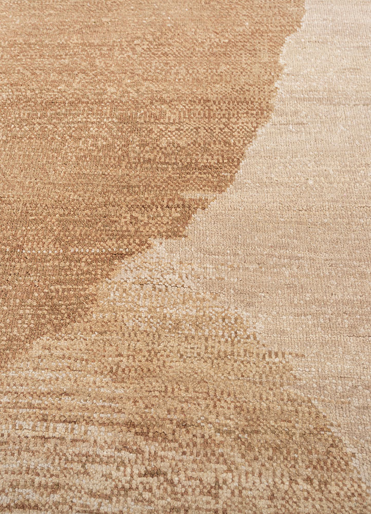 entropy ivory wool and silk hand knotted Rug - CloseUp