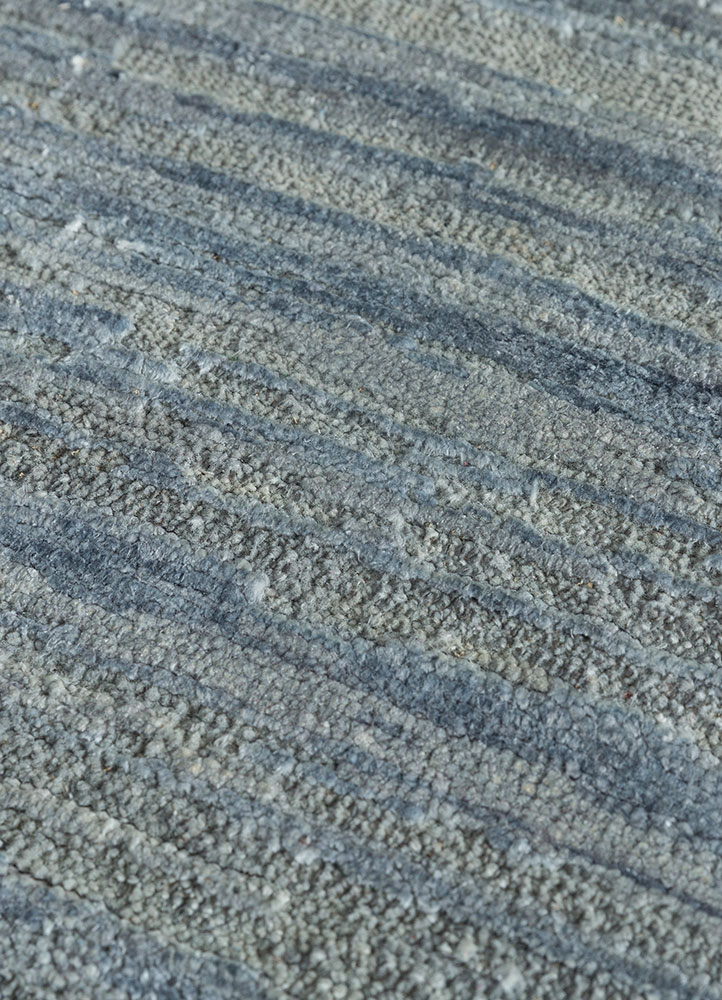 manifest blue wool and silk hand knotted Rug - CloseUp