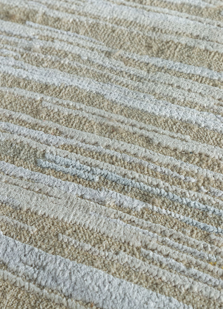 manifest blue wool and silk hand knotted Rug - CloseUp