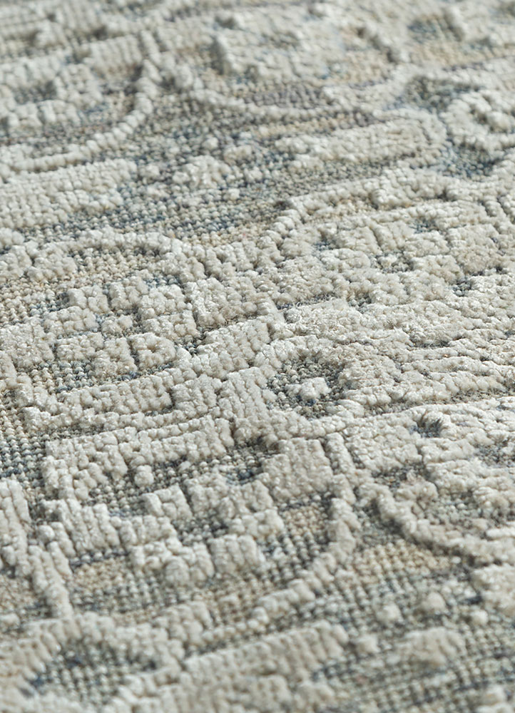 far east ivory wool and silk hand knotted Rug - CloseUp