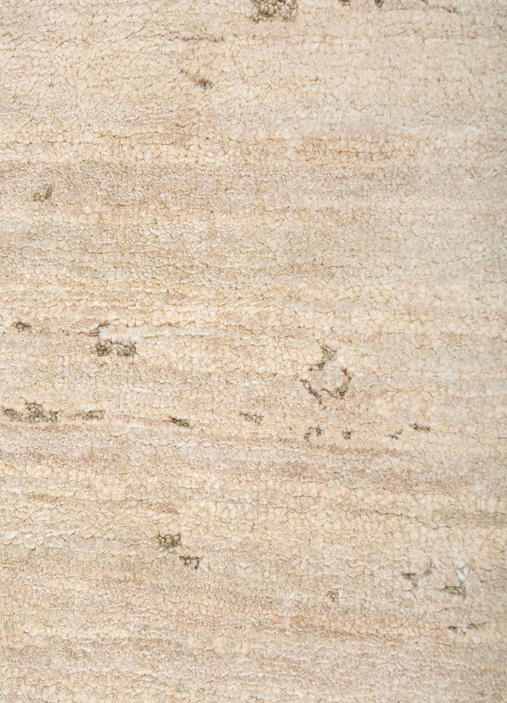 aakar by kavi ivory wool and silk hand knotted Rug - CloseUp