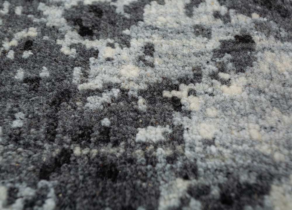 entropy ivory wool and viscose hand knotted Rug - CloseUp