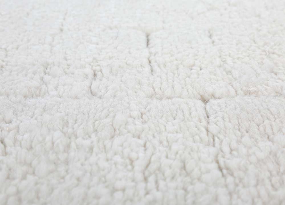 zuri ivory wool hand knotted Rug - CloseUp