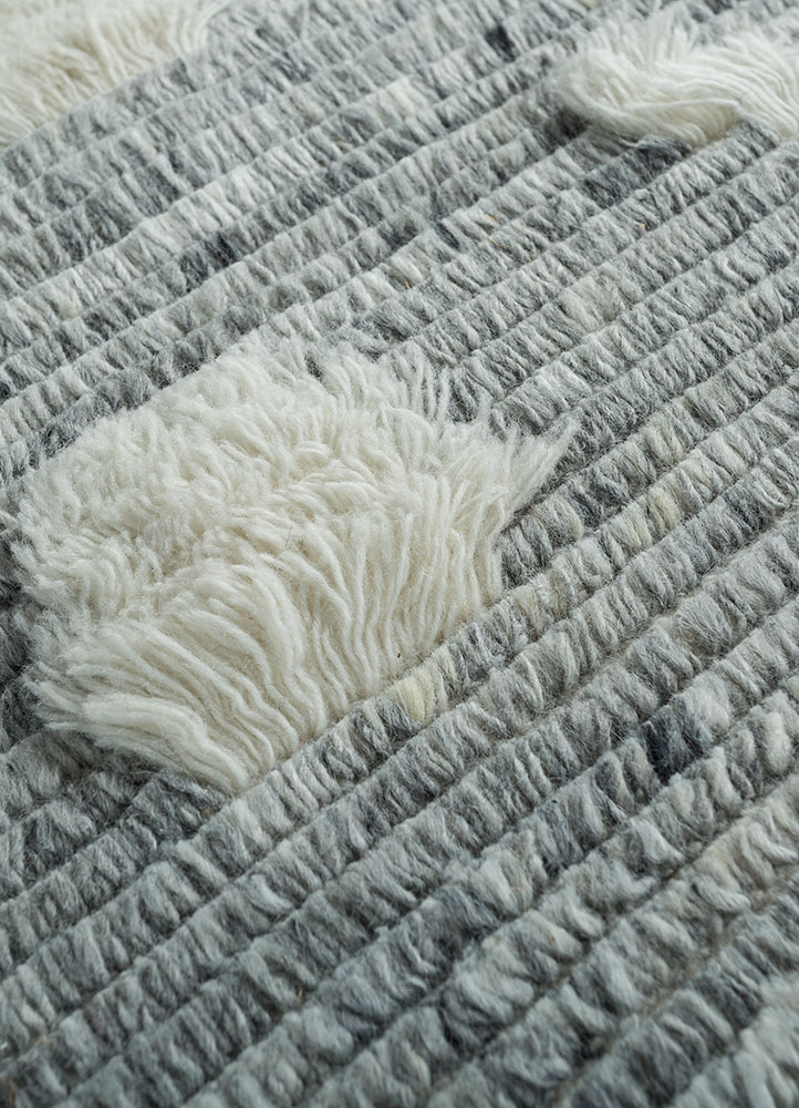 zuri grey and black wool and viscose hand knotted Rug - CloseUp