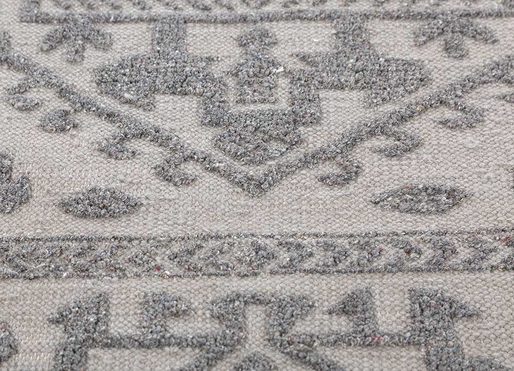 manifest grey and black wool and viscose hand knotted Rug - CloseUp