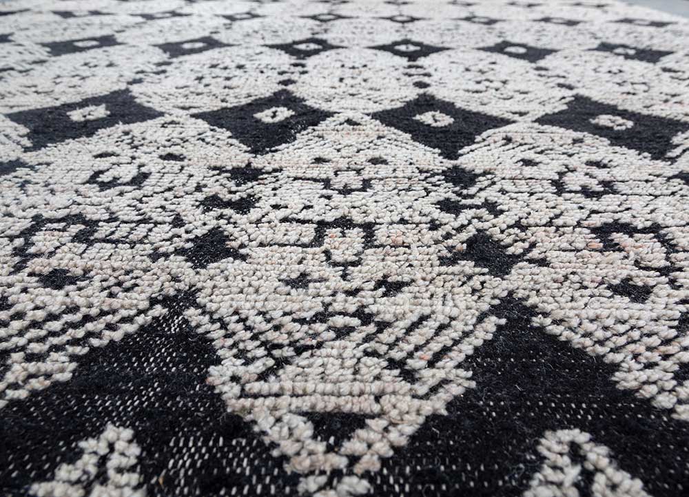 manifest grey and black wool and viscose hand knotted Rug - CloseUp