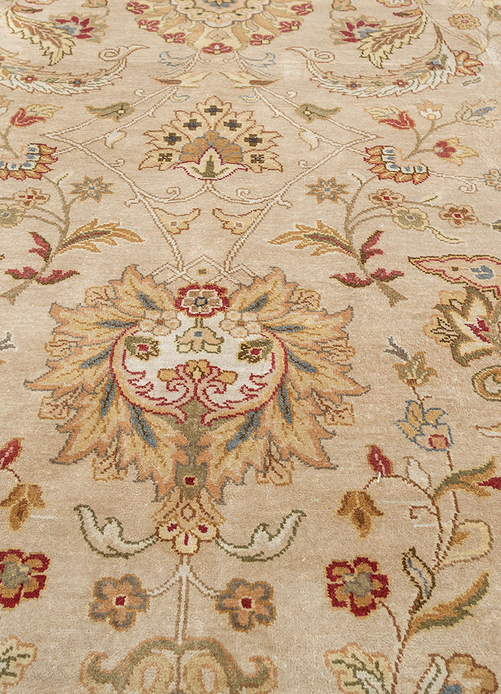 gulmarg ivory silk hand knotted Rug - CloseUp