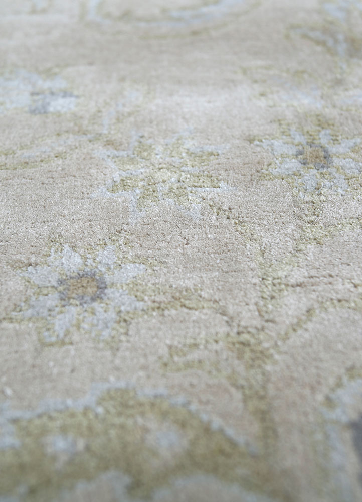 gulmarg ivory silk hand knotted Rug - CloseUp