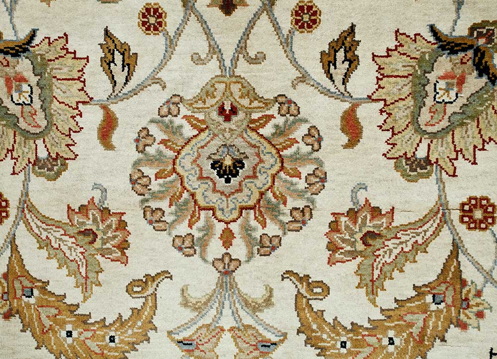 gulmarg ivory silk hand knotted Rug - CloseUp