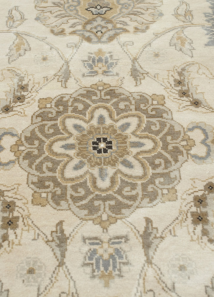 gulmarg ivory silk hand knotted Rug - CloseUp
