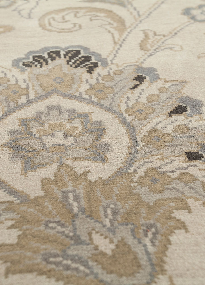 gulmarg ivory silk hand knotted Rug - CloseUp