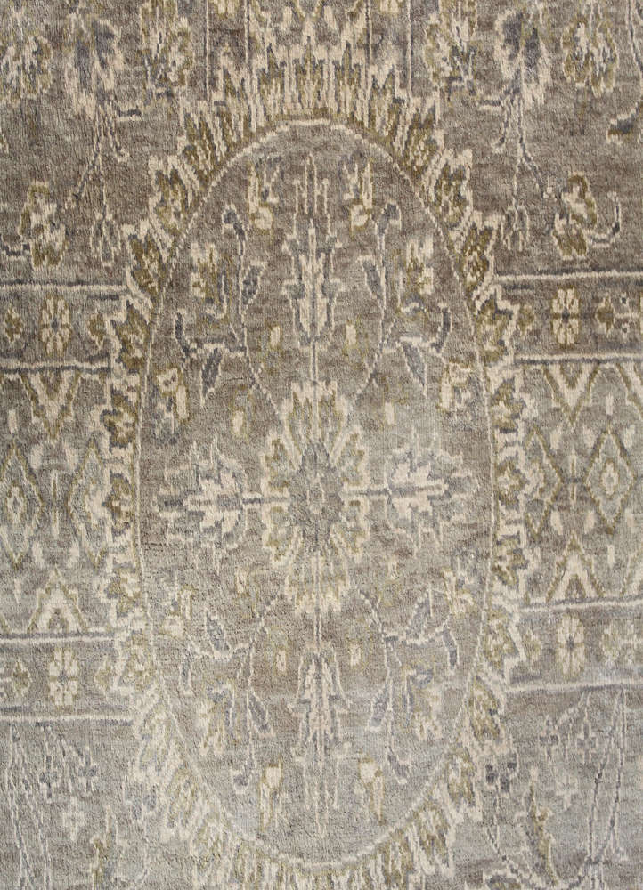 gulmarg grey and black silk hand knotted Rug - CloseUp