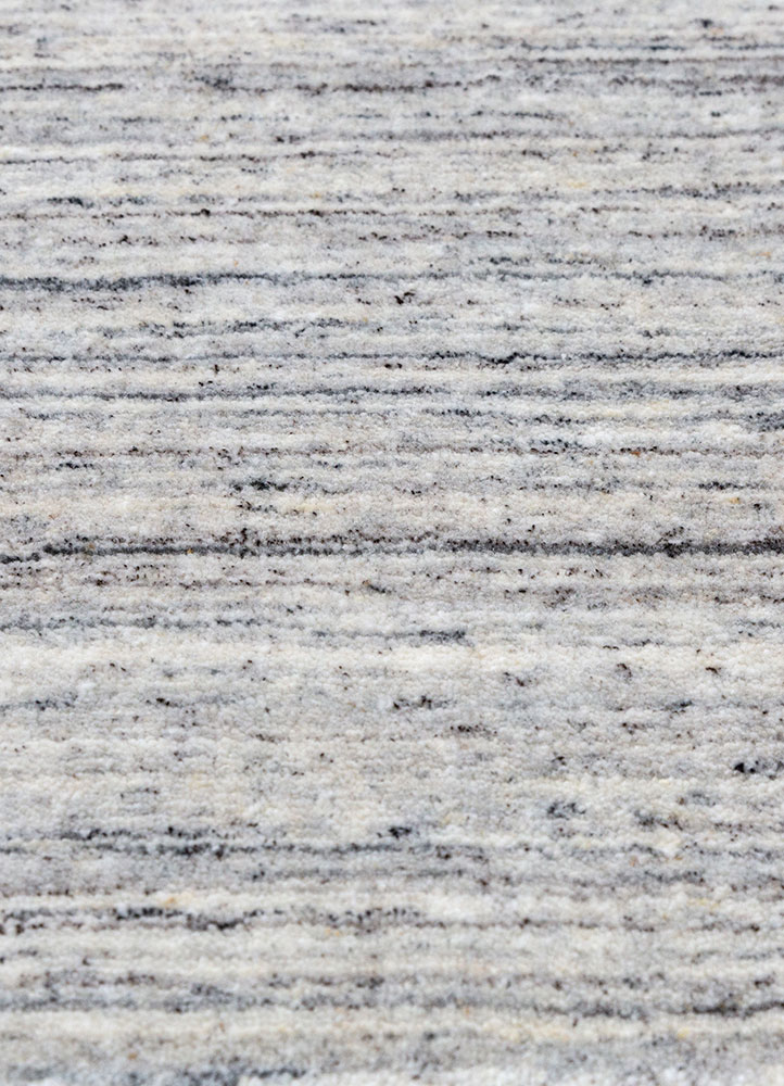 saga ivory wool hand loom Rug - CloseUp