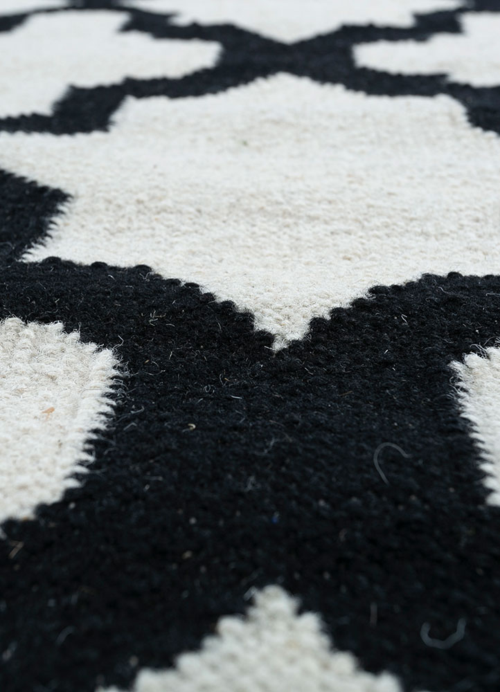 indusbar grey and black wool flat weaves Rug - CloseUp