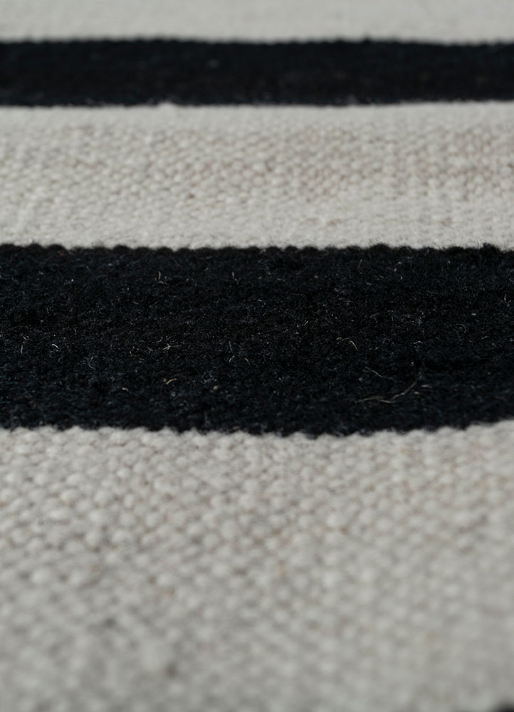alhambra grey and black wool flat weaves Rug - CloseUp