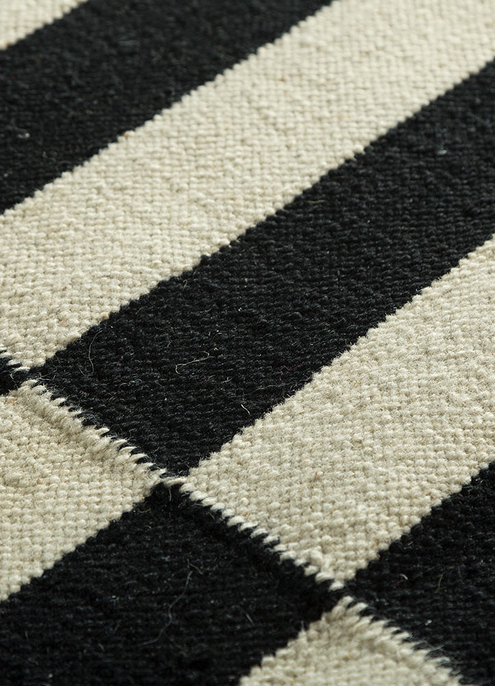 alhambra grey and black wool flat weaves Rug - CloseUp