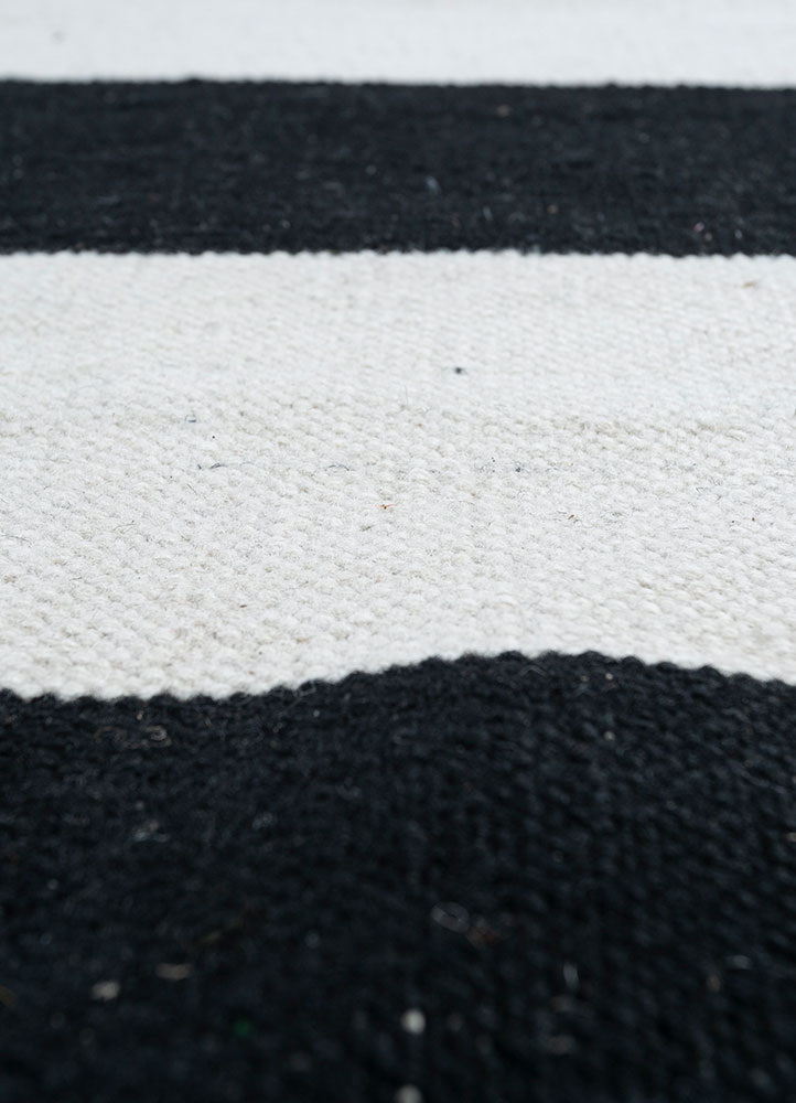 alhambra grey and black wool flat weaves Rug - CloseUp