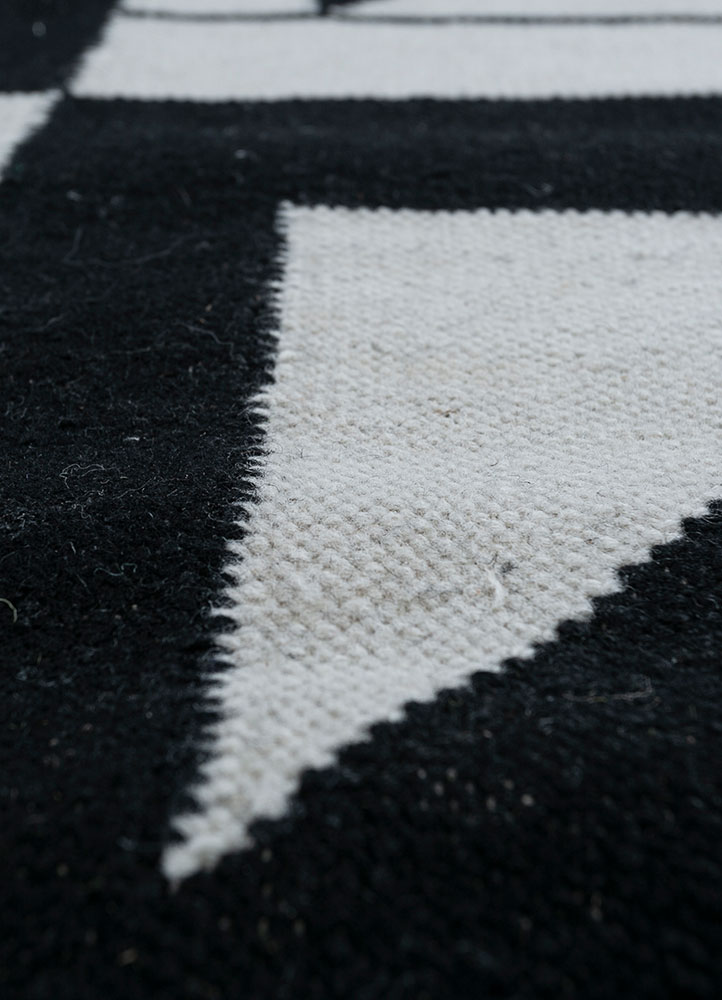 indusbar grey and black wool flat weaves Rug - CloseUp
