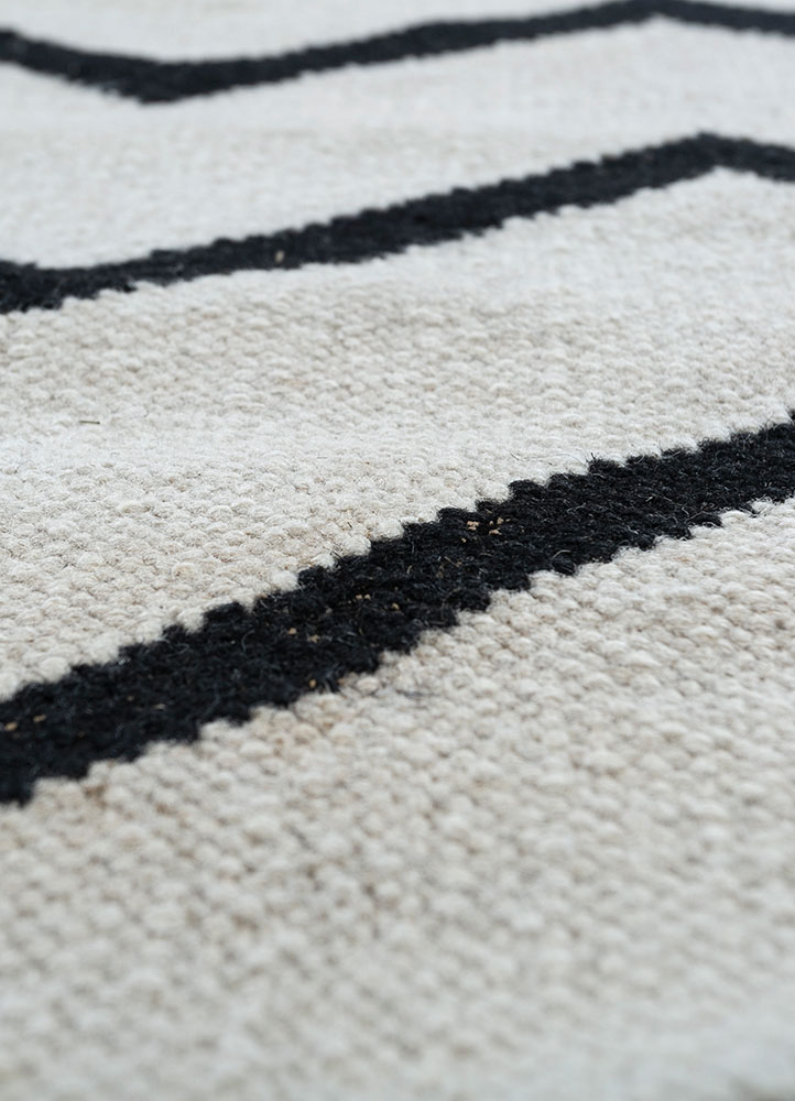 indusbar grey and black wool flat weaves Rug - CloseUp