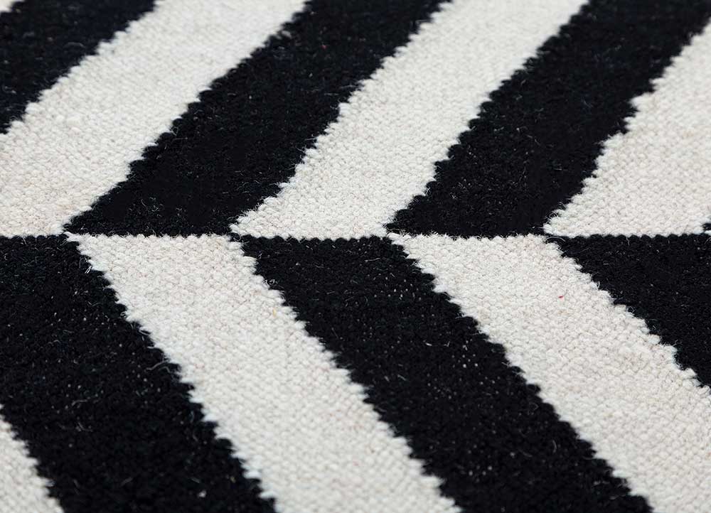 alhambra grey and black wool flat weaves Rug - CloseUp