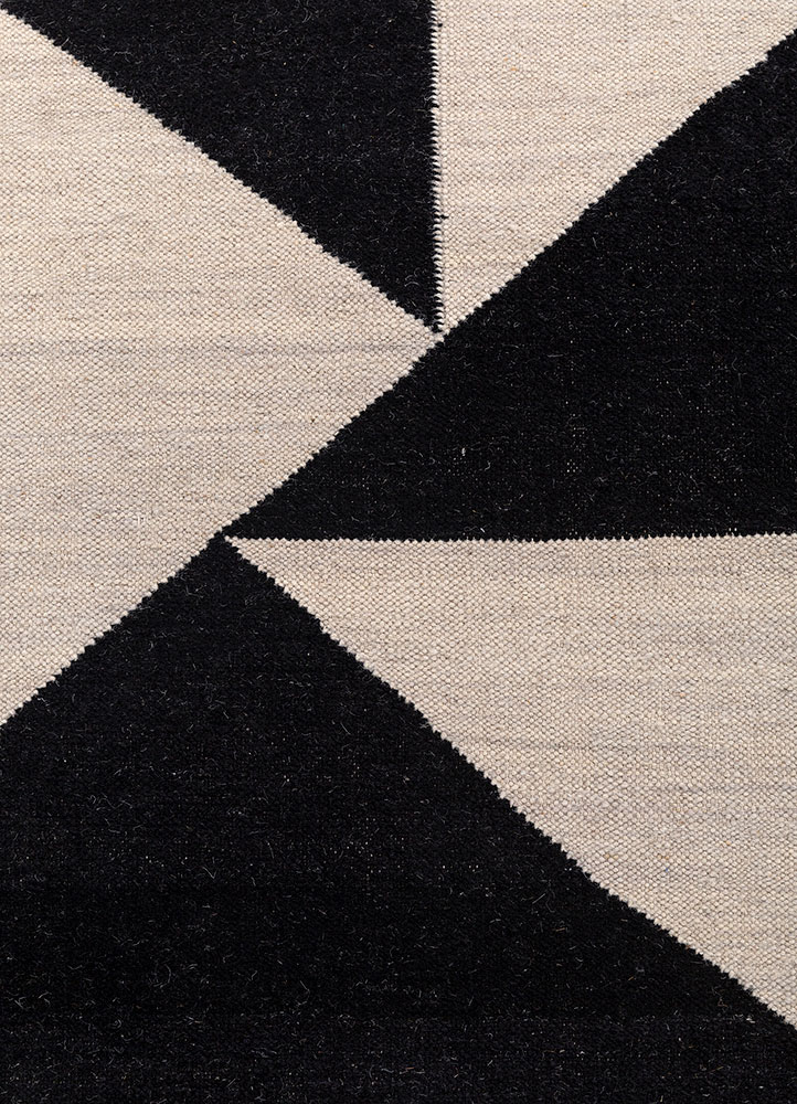 indusbar grey and black wool flat weaves Rug - CloseUp
