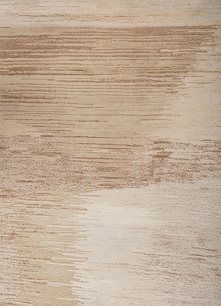 aprezo ivory wool and silk hand knotted Rug - CloseUp