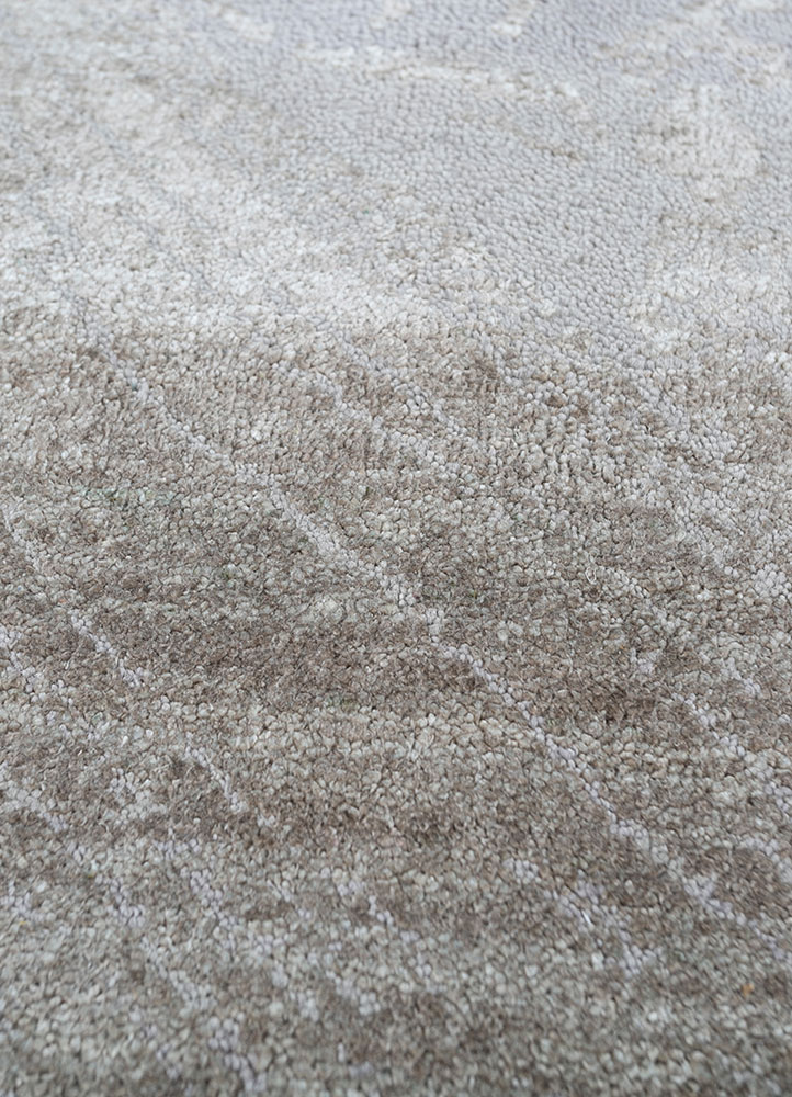 weaver art reserve grey and black wool and silk hand knotted Rug - CloseUp