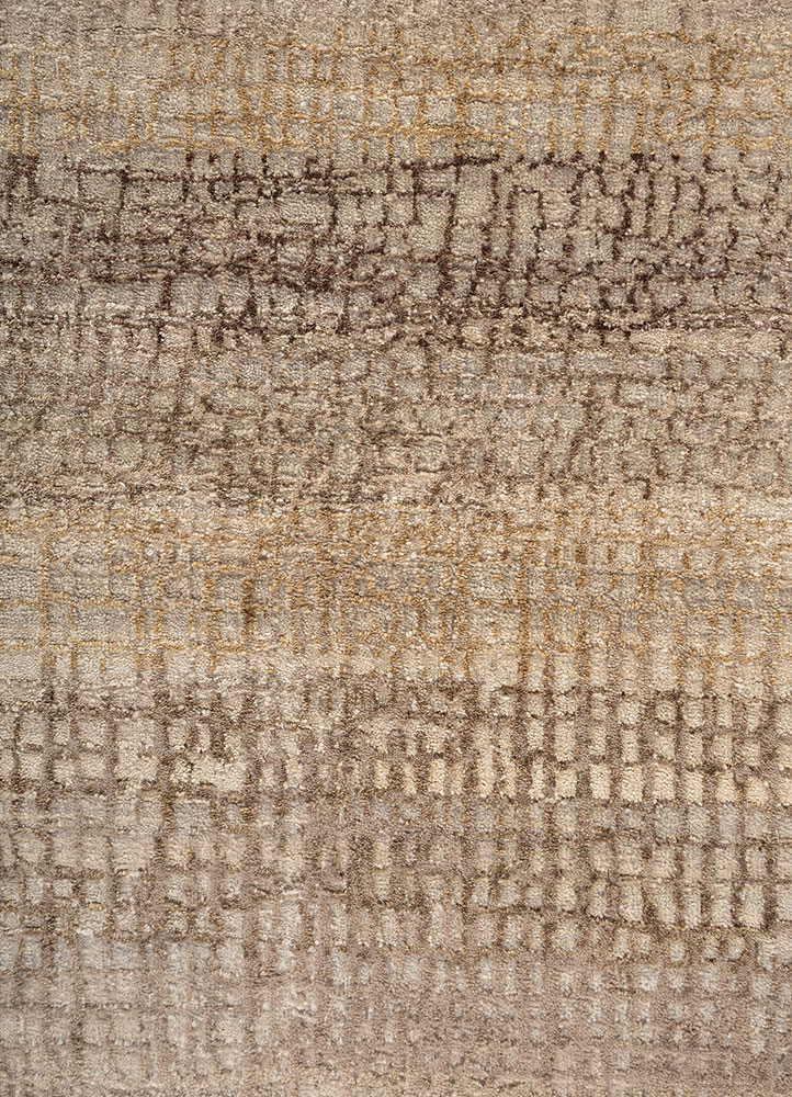 aprezo ivory wool and silk hand knotted Rug - CloseUp
