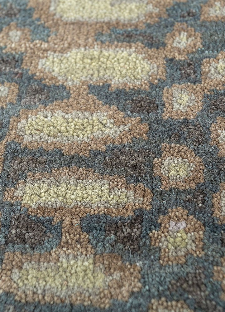 pansy blue wool hand knotted Rug - CloseUp