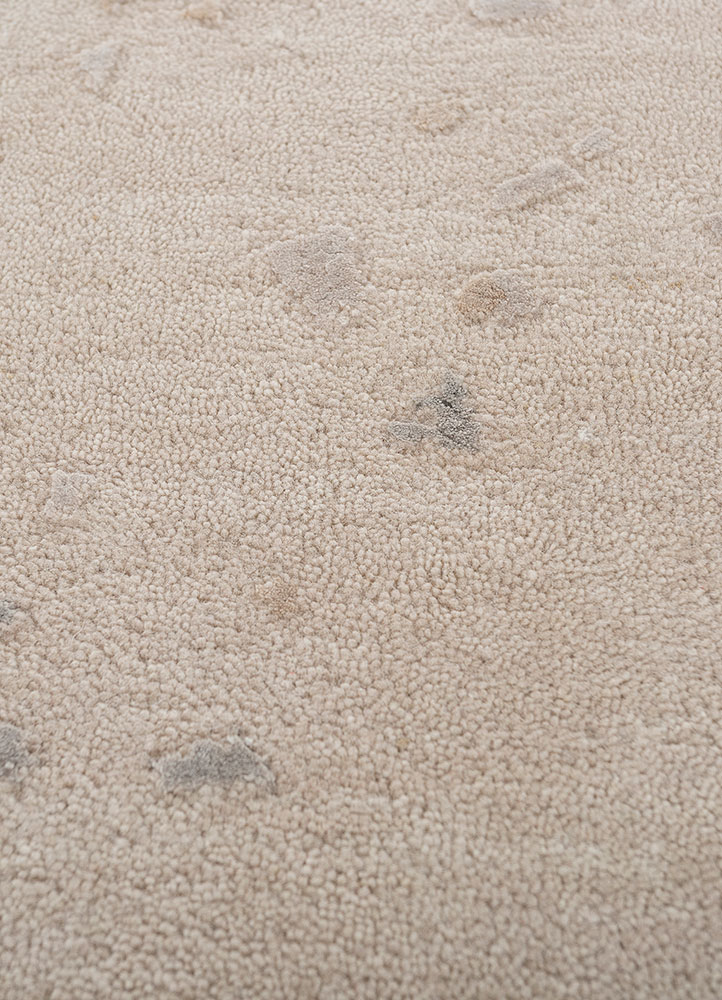 hidden by kavi ivory wool and bamboo silk hand knotted Rug - CloseUp