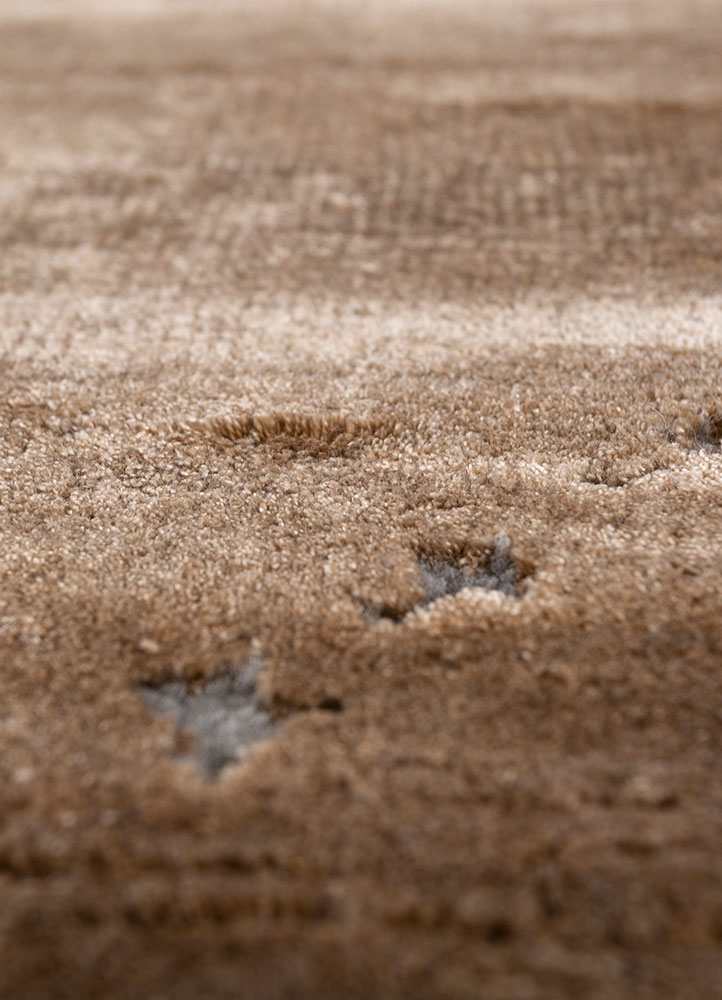 chaos theory by kavi gold wool and bamboo silk hand knotted Rug - CloseUp