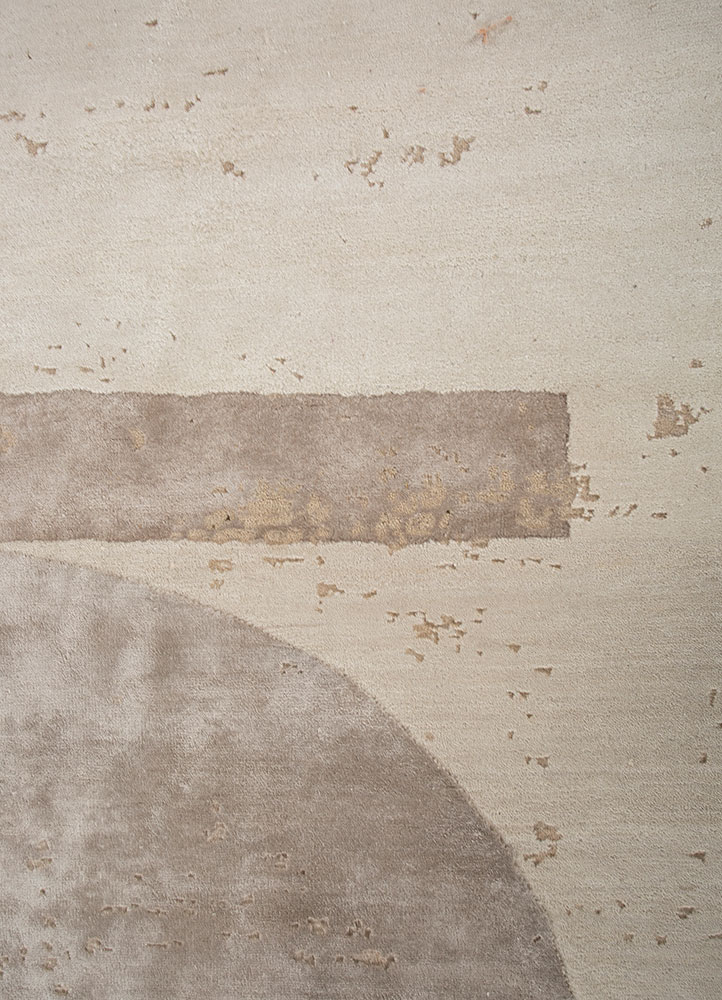unfold by kavi ivory wool and bamboo silk hand knotted Rug - CloseUp