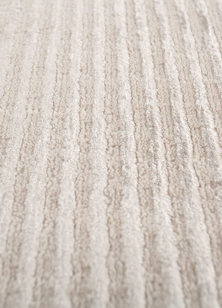 azalea ivory wool and bamboo silk hand knotted Rug - CloseUp