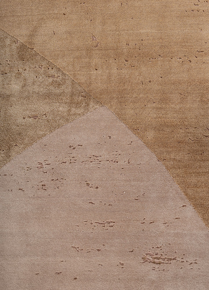 unfold by kavi gold wool and bamboo silk hand knotted Rug - CloseUp