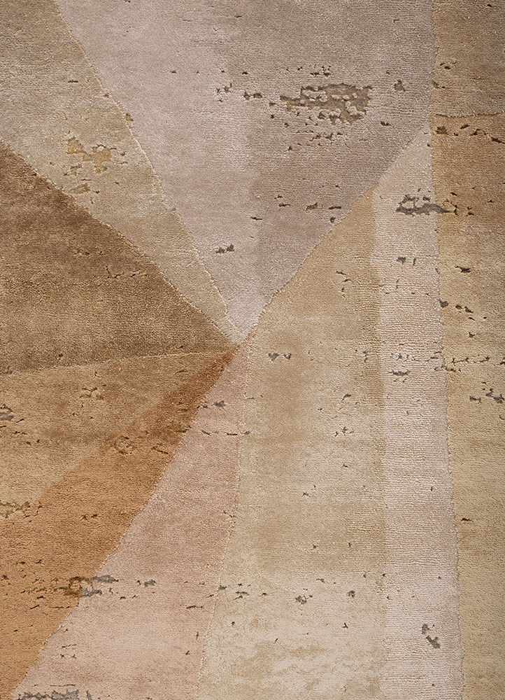 unfold by kavi gold wool and bamboo silk hand knotted Rug - CloseUp
