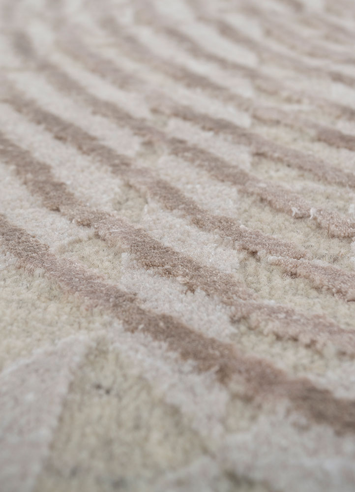 aakar by kavi ivory wool and bamboo silk hand knotted Rug - CloseUp