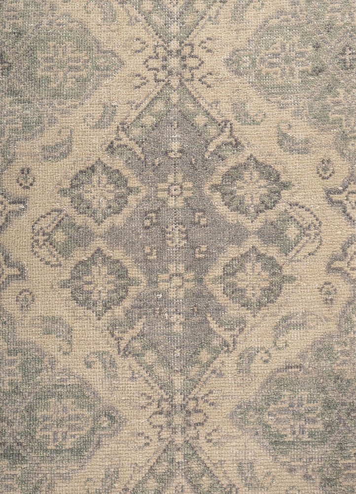 erbe grey and black wool hand knotted Rug - CloseUp