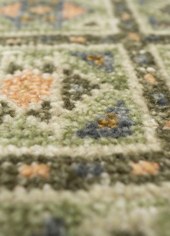 erbe green wool hand knotted Rug - CloseUp
