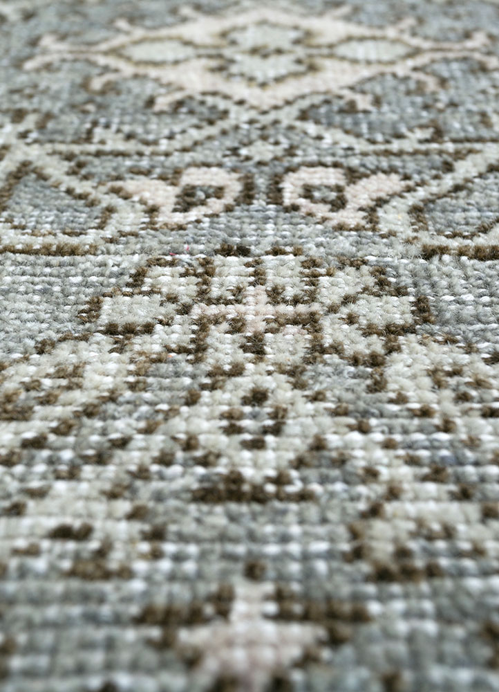 erbe gold wool hand knotted Rug - CloseUp