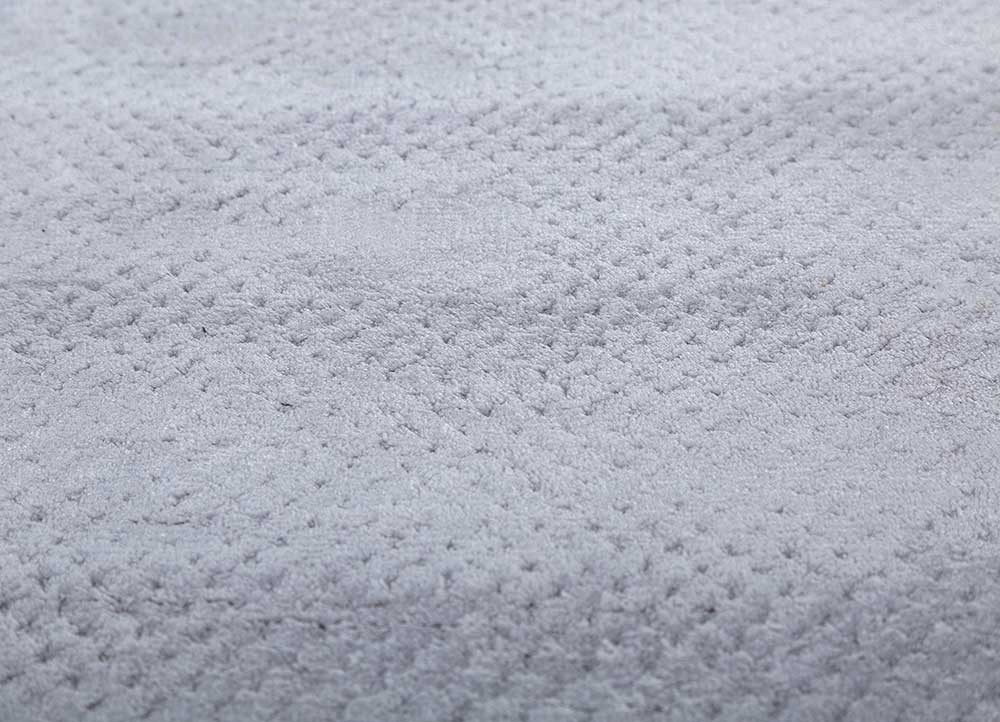 basis ivory viscose hand loom Rug - CloseUp
