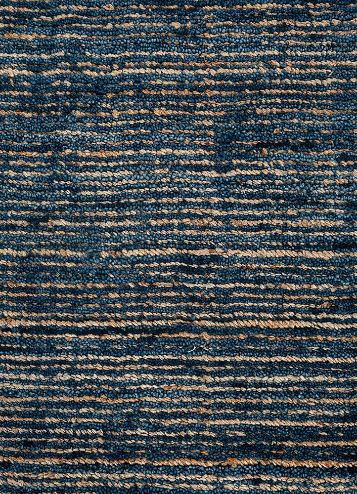 saga blue wool hand loom Rug - CloseUp