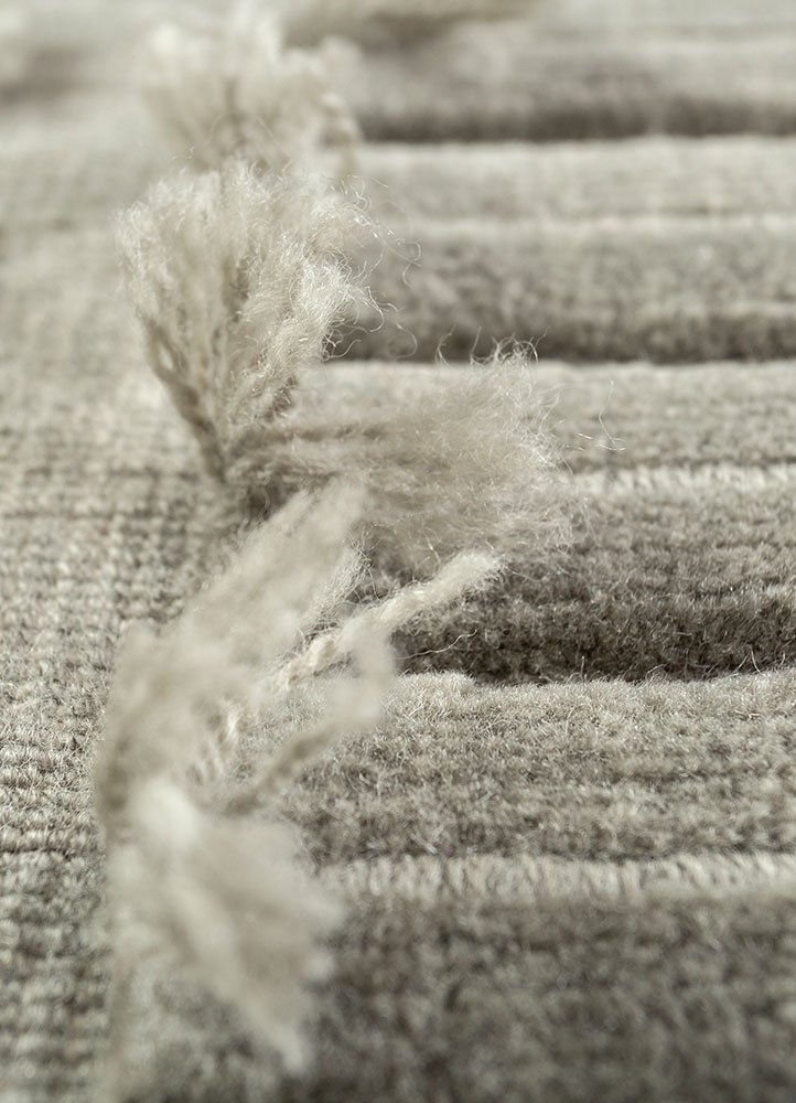 contour blue wool hand loom Rug - CloseUp