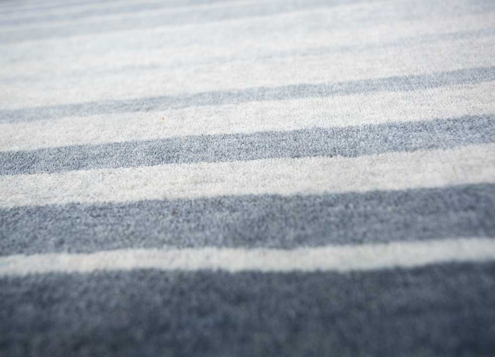 saga blue wool hand loom Rug - CloseUp